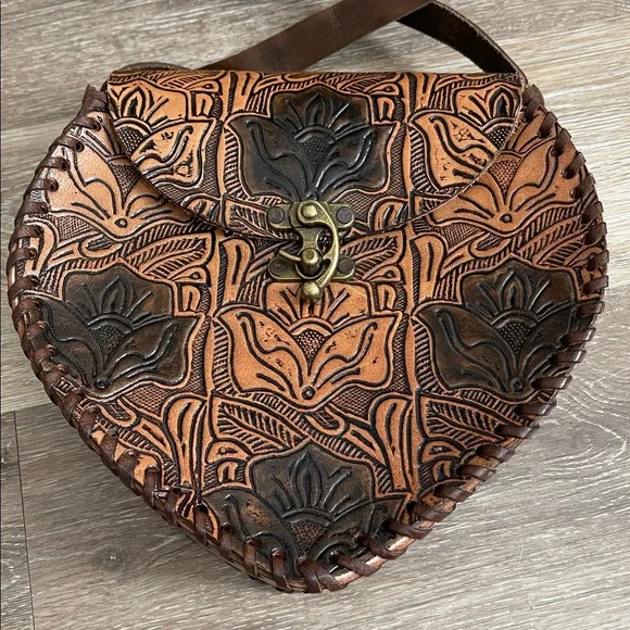 Brown boho western tooled floral leather crossbody bag made in Mexico - Picture 2 of 12